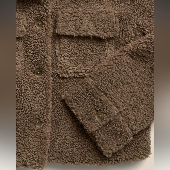 LAST CHANCE Cropped Sherpa Trucker Jacket - Picture 6 of 8